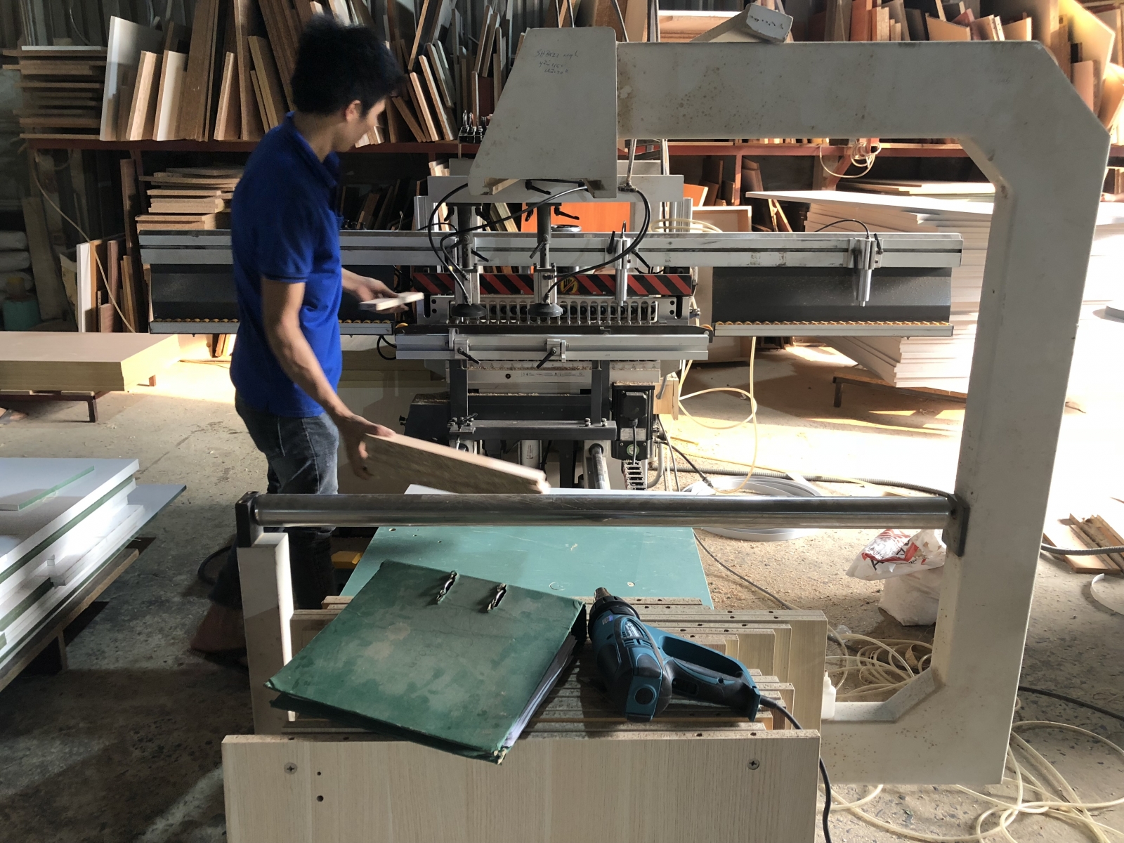 máy móc hiện đại đáp ứng được yêu cầu về thời gian sản xuất