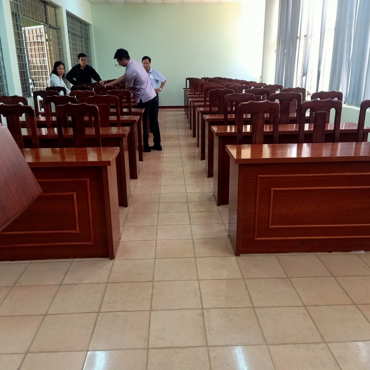 Bàn ghế gỗ hội trường