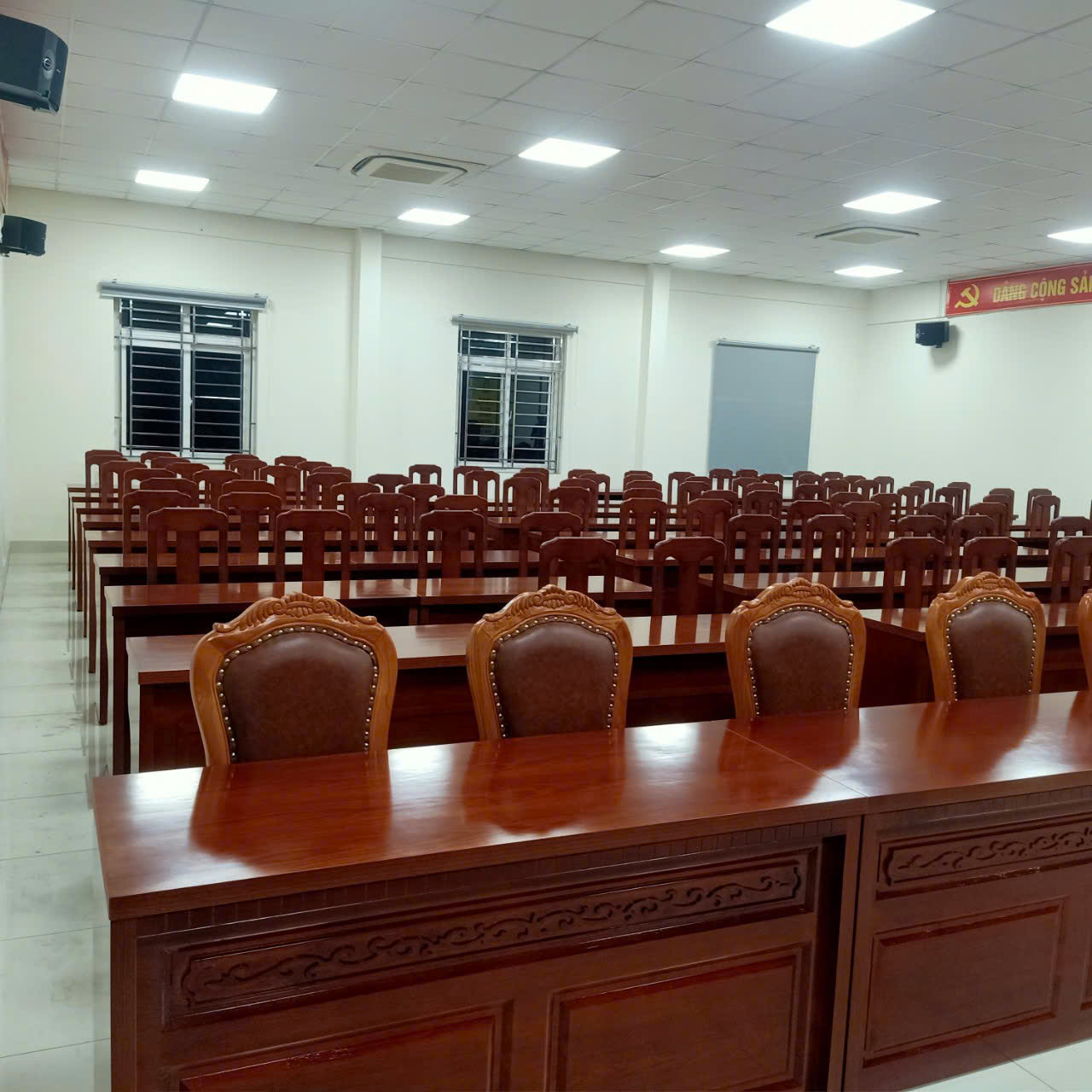 Bàn ghế hội trường hiện đại