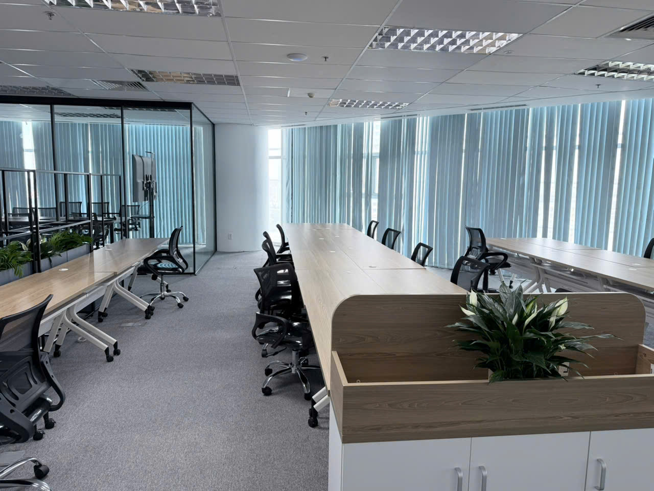 Bàn làm việc chân sắt