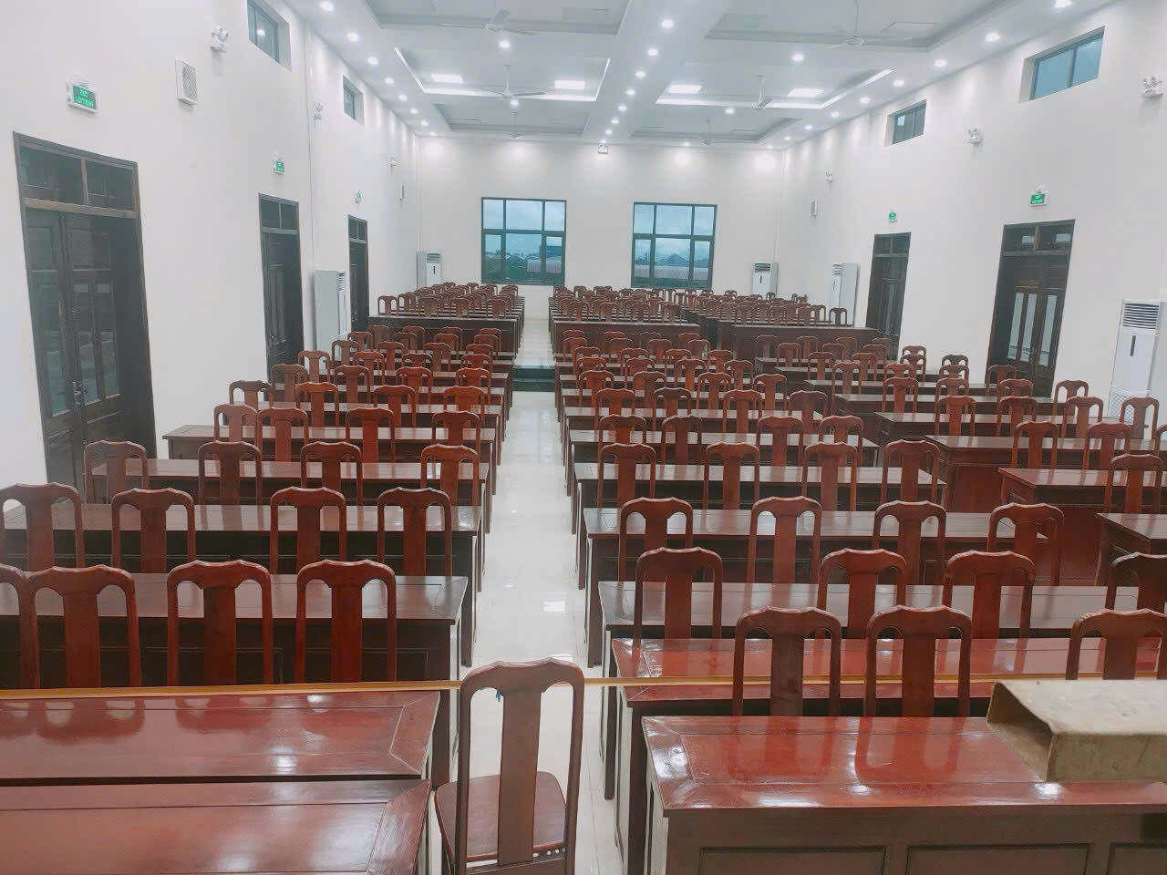 Ghế hội trường gỗ tự nhiên