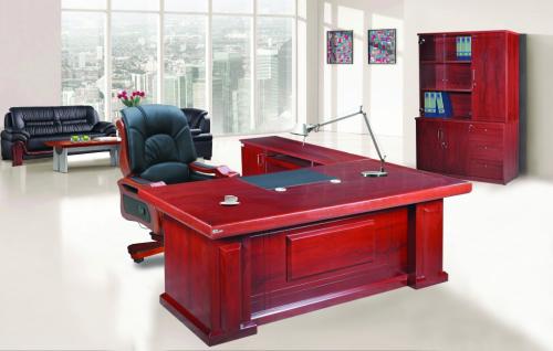 Bàn giám đốc gỗ tự nhiên hay gỗ công nghiệp tốt hơn