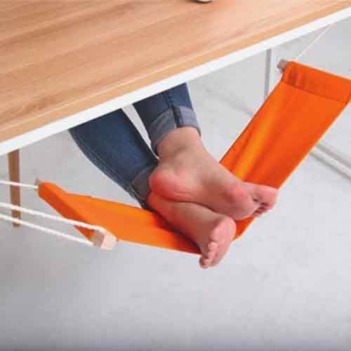 Bàn làm việc với võng gác chân