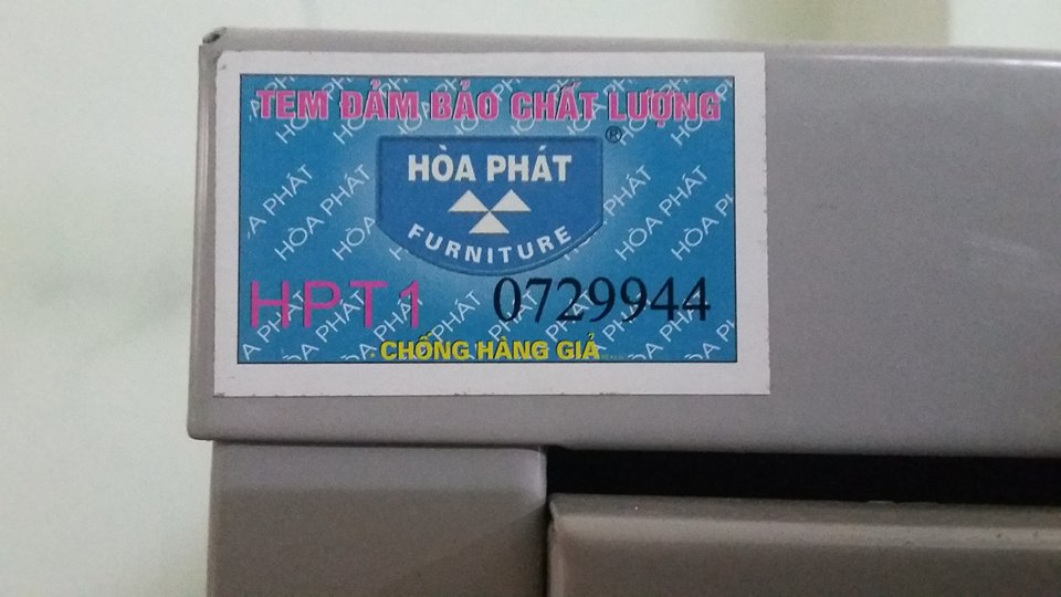 Tem Hòa Phát trên chân bàn sắt