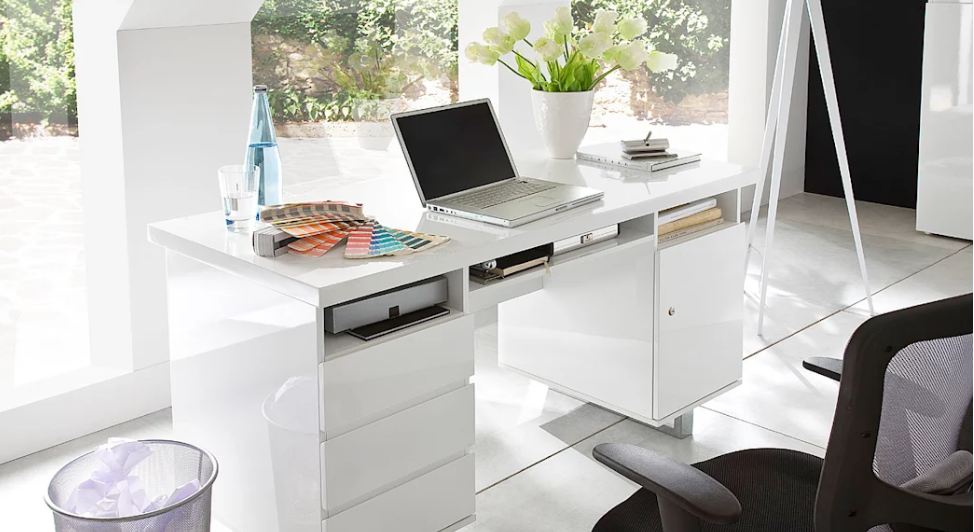 Bàn làm việc hợp phong thủy tuổi Tý